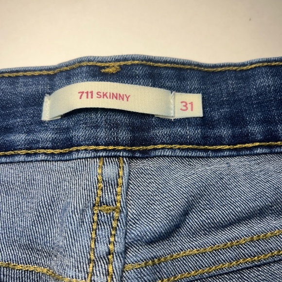 Levi’s 711 skinny shorts - Picture 3 of 6